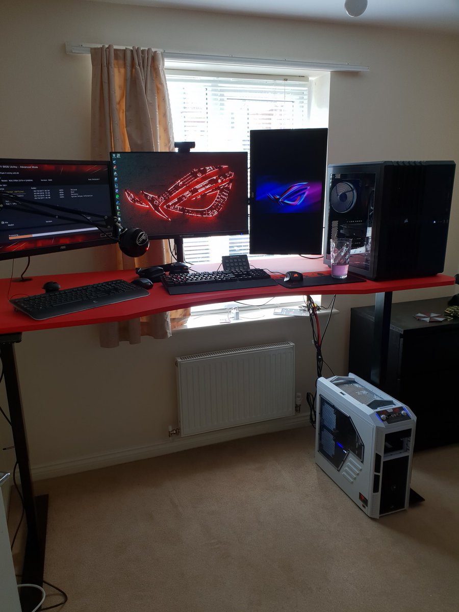 HalberdDesks's tweet photo. Our #SetupOfTheWeek is a flashback to our good friend @Beemerron 's sleek gaming space.

You just can't go wrong with red and black! 😉

https://t.co/BCHcUtFfrt

#HalberdDesks https://t.co/WduD5UQCYB