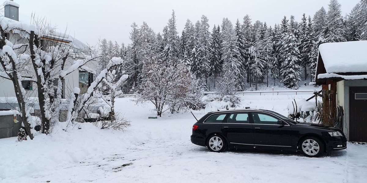 EngadinPictures's tweet photo. Bei uns hat voll die Klimaerwärmung zugeschlagen über Nacht! Oder wie war das nochmal mit den Hitzetagen 🤔🌨️.
Dafür muss ich heute nicht ins Fitness 👍😉
#schnee #klimaerwärmung #HowDareYou #engadin #fitness #frauholle #30cm #Quattro https://t.co/SCEwu8t7bw
