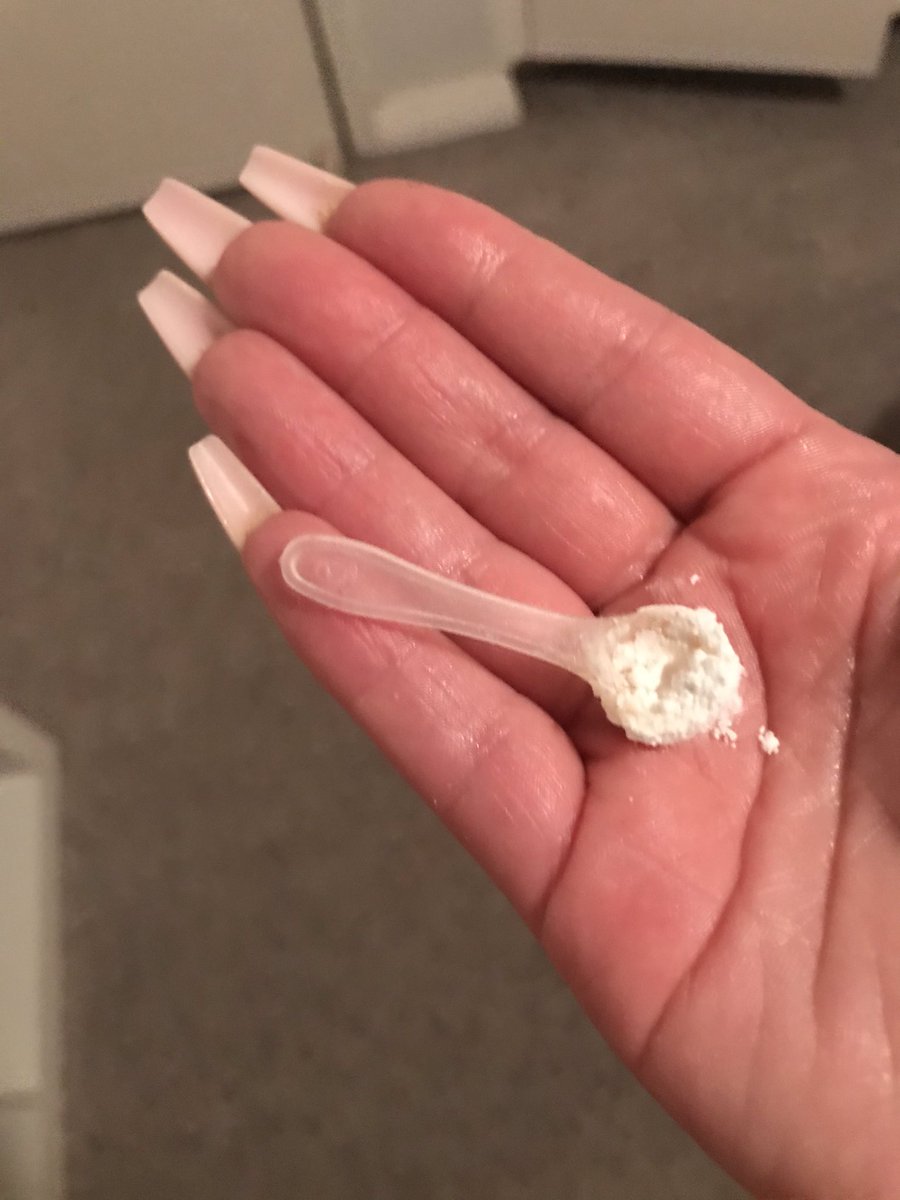 lilboni2's tweet photo. Who wants a bump of my skincare routine? #vitamincpowder https://t.co/BYURWY1q61
