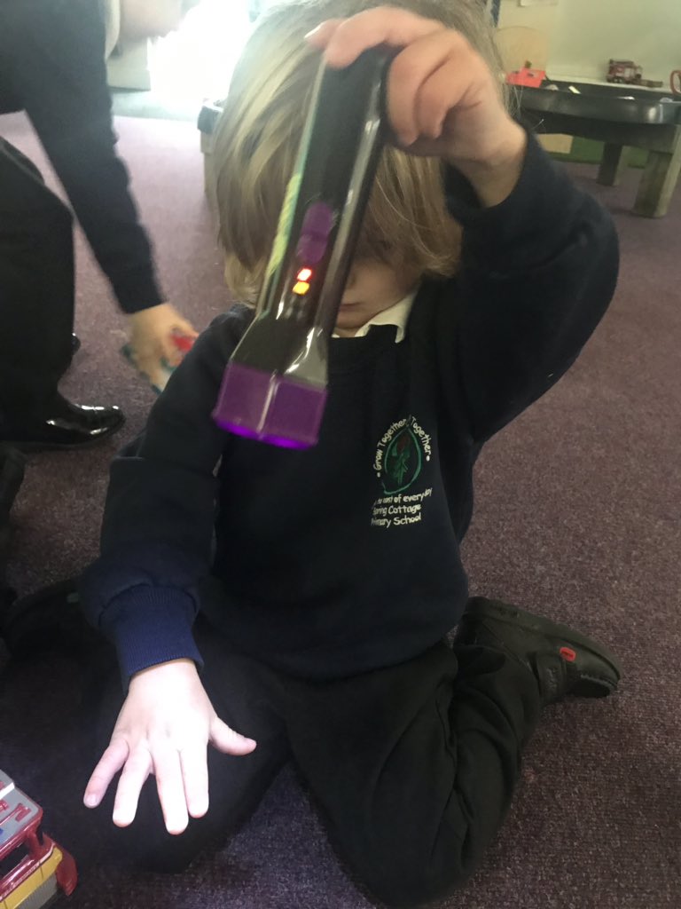 scps_foundation's tweet image. Fs1 investigated light and dark today, we looked at shadows and how they change! #fs1 #springcottageeyfs #springcottagescience