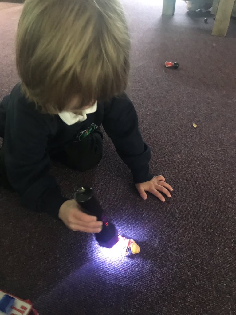 scps_foundation's tweet image. Fs1 investigated light and dark today, we looked at shadows and how they change! #fs1 #springcottageeyfs #springcottagescience