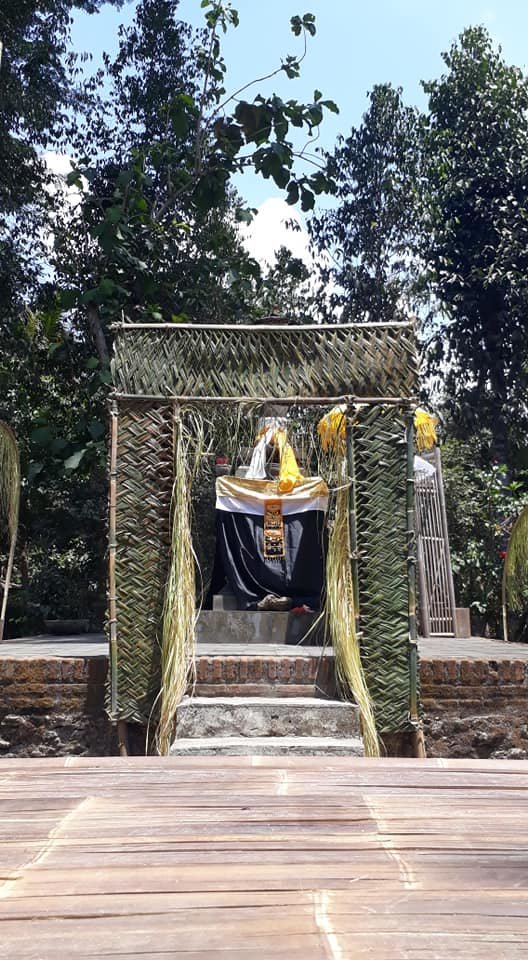 andreasharsono's tweet photo. It's a small temple called "Maha Lingga Padma Buwana" --a Hinduism and Buddhism ritual organized in that village https://t.co/89A8VWYH5u