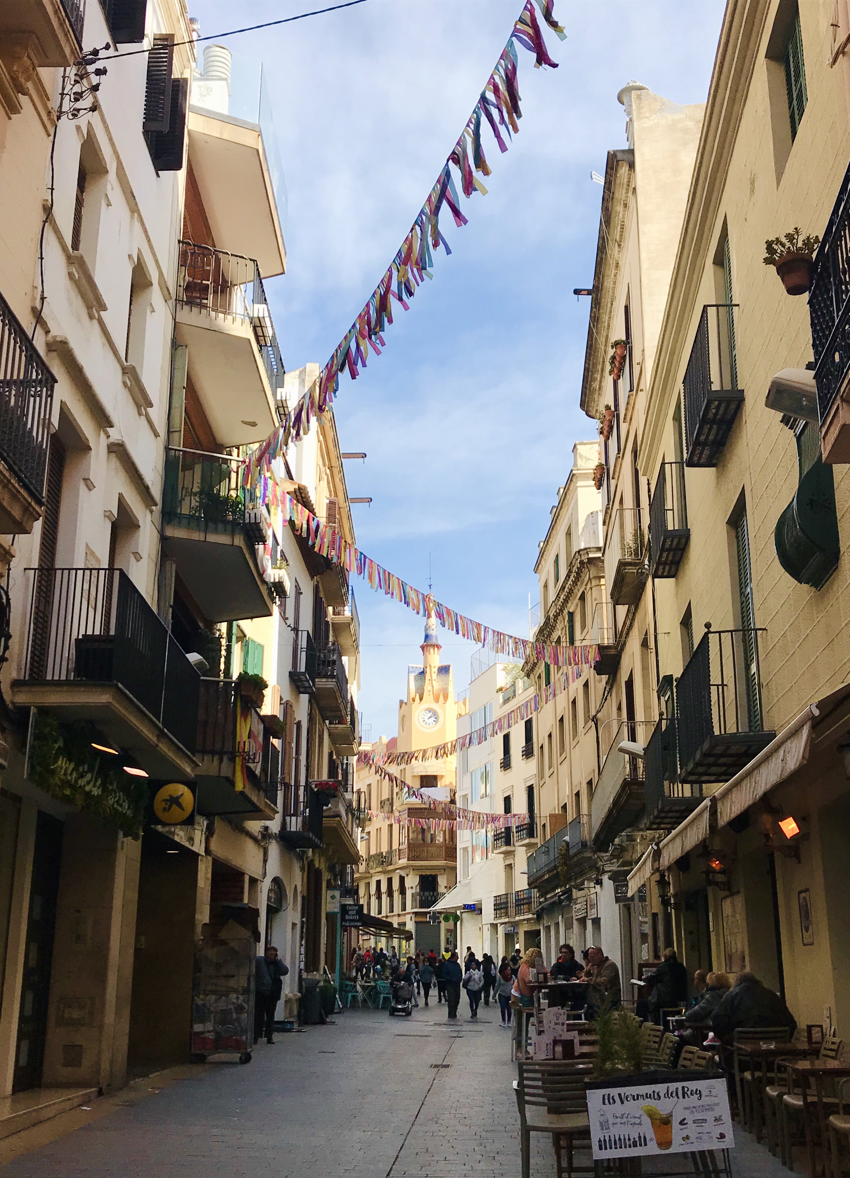 みゅうスペインとポルトガル 毎年10月上旬に映画祭が開かれる海辺の町 シッチェス Sitges バルセロナ から電車で４０分くらい 日帰り旅行にオススメです スペイン Spain T Co Ry0sdanc35 Twitter