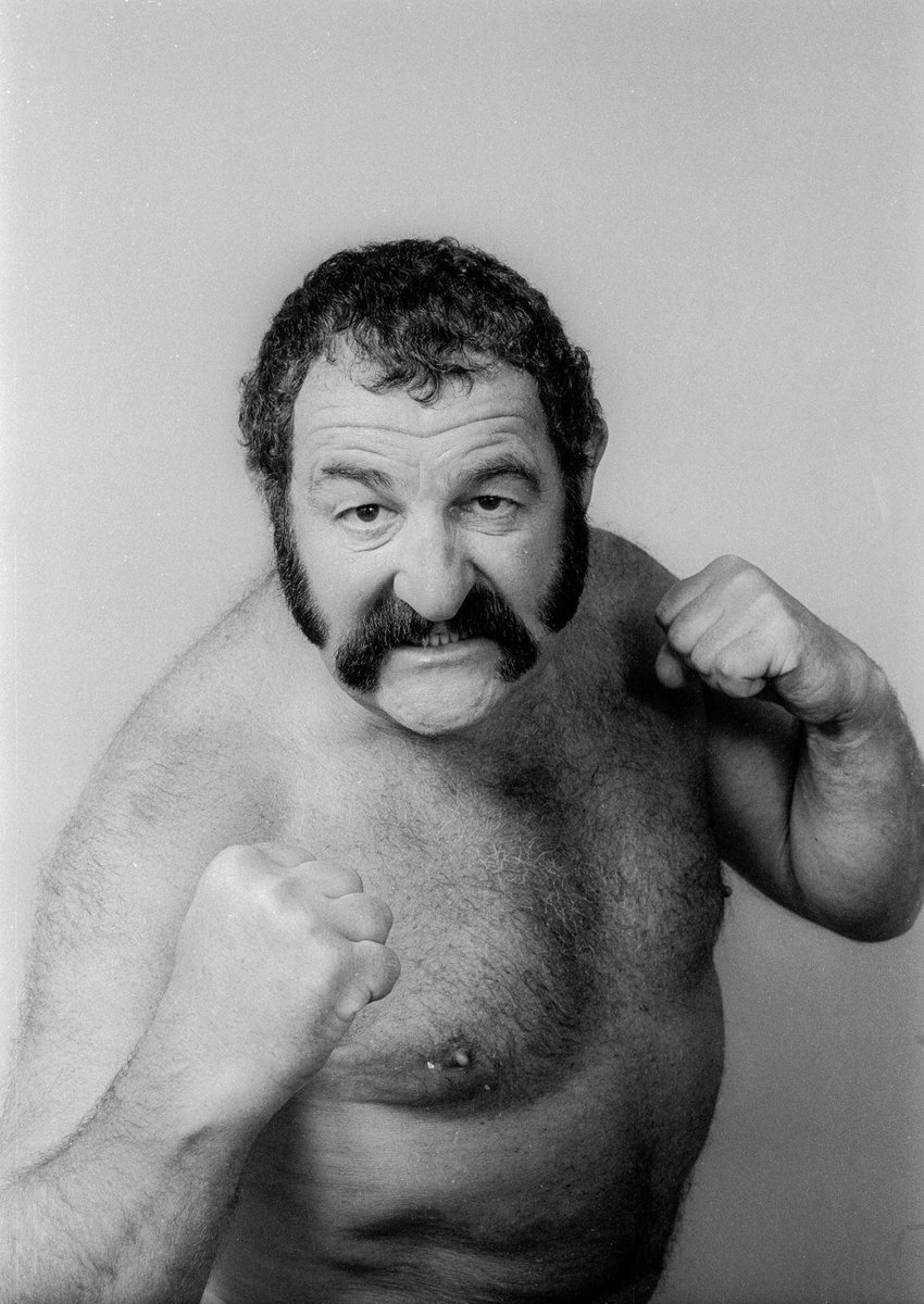 10 mlynedd union ers colli’r Bandit ei hun. Fel rhan o daith #ORIG mae gennyf ElBandito Tash!! #movember  i godi arian i’r Cardiac Centre yn <a href="/teamedygc/">Ysbyty Glan Clwyd ED</a> a <a href="/gwefanmeddwl/">meddwl.org</a> Cyfrannwch a rhannwch gyfeillion. RIP Orig Williams X justgiving.com/crowdfunding/e…