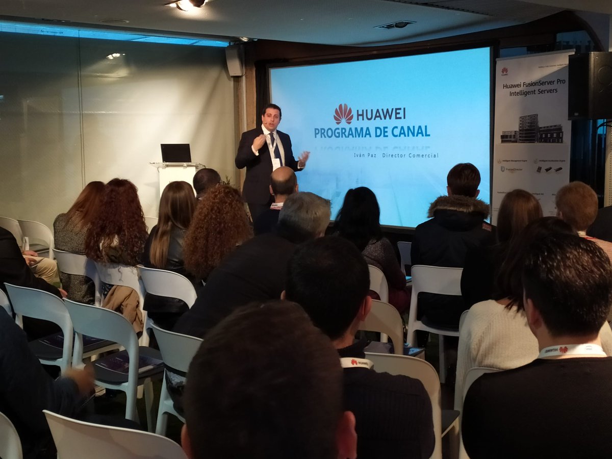 Aryan_VAD's tweet photo. Nuestro Director Comercial de #DataCenter, Iván Paz, presentando el #ProgramaDeCanal de @HuaweiSpain en el "Huawei Advanced Intelligence Tour 2019". Todas las ventajas y beneficios de ser #partner. Te ayudamos?
Con @Huawei_IntCom e @Intel_Spain
#servidores #procesadores https://t.co/T9dZdsGfqm