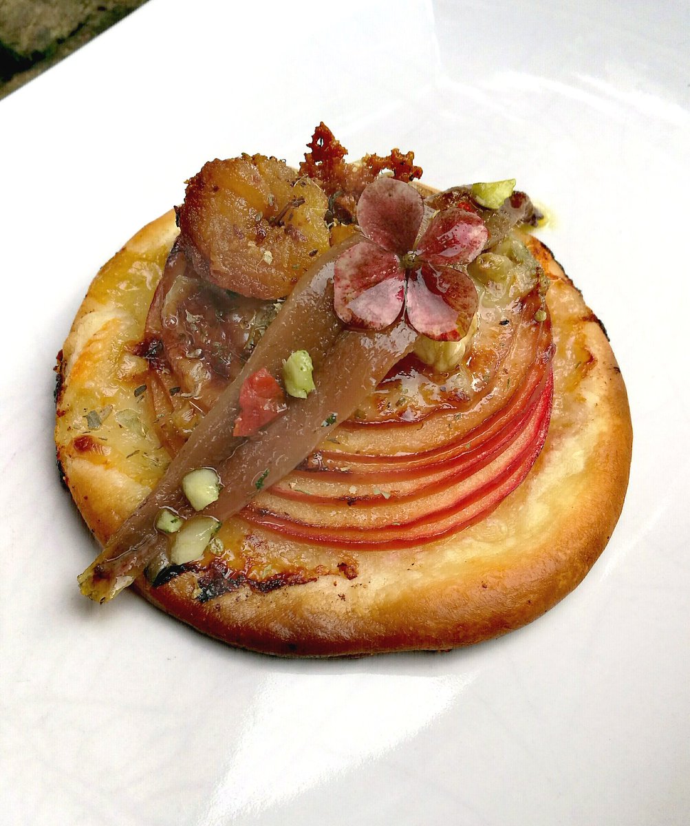 Una pequeña obra de Arte...
#pincho con #anchoa #cantábrico
#acciughedelcantabrico