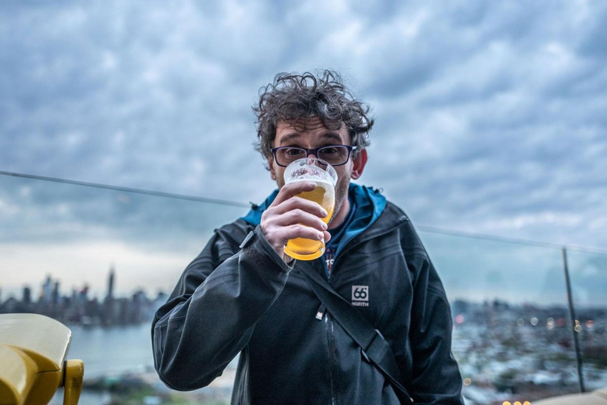 sole24ore's tweet photo. Una corsa e una birra qui a Brooklyn https://t.co/jRQkvi0D7T https://t.co/G1A0MC03c6
