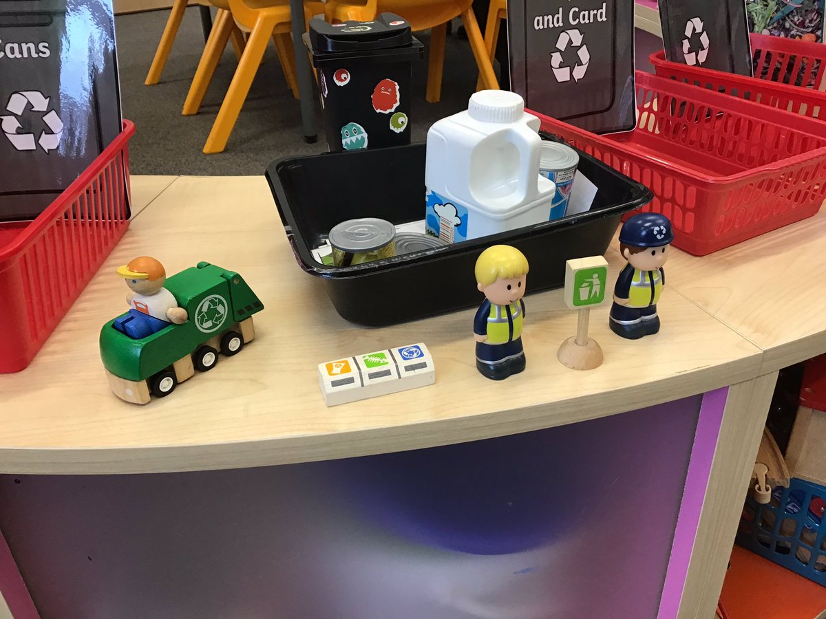 SPMVMrsPrice's tweet photo. ♻️MALVERN VALE RECYCLING CENTRE♻️ Project Plastic Week is in full swing with our very own recycling sorting centre. The children love using the little people to help them. #MalvernVale #projectplastic #recycling https://t.co/tdVaNzfjFf