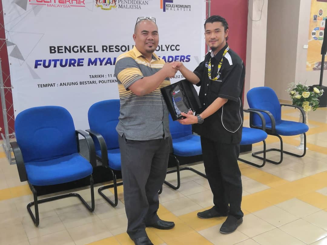AlumniPsa's tweet photo. BENGKEL RESOLUSI POLYCC FUTURE MYALUMNI LEADERS

📌Tarikh: 11 &amp; 12 November 2019
📌Tempat: Anjung Bestari &amp; Bilik Mesyuarat ULPL, PSA

Anjuran: Bahagian Ambilan dan Pembangunan Pelajar, Jabatan Pendidikan Politeknik dan Kolej Komuniti (JPPKK)

Kelolaan: PSA https://t.co/50rL6JupMh