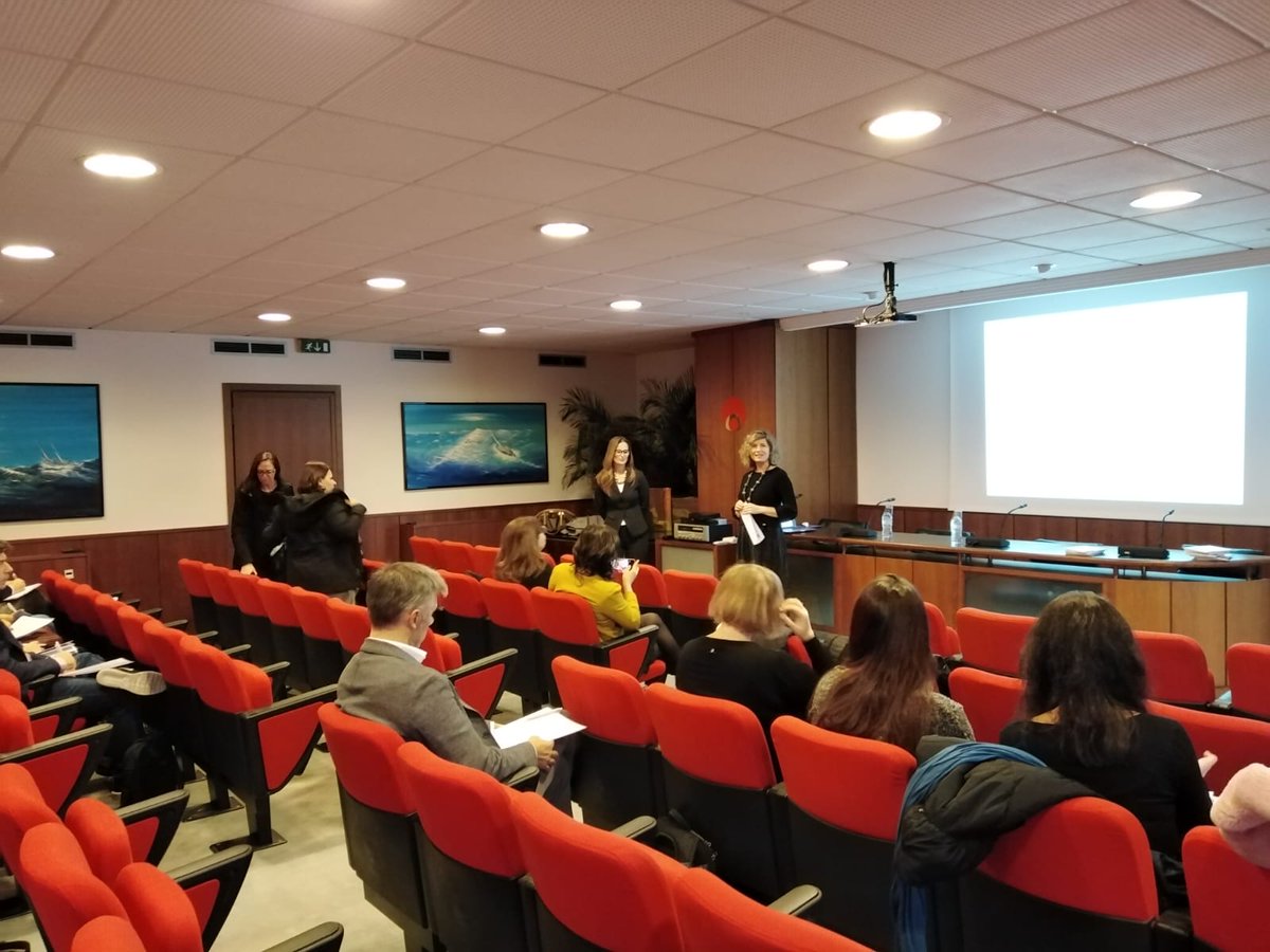 AMP_Amaplast's tweet photo. Oggi in #Amaplast #formazione sugli #Incoterms2020 con gli esperti di #Easyfrontier, in collaborazione con @SBS_Formazione https://t.co/TOnUstJgMN