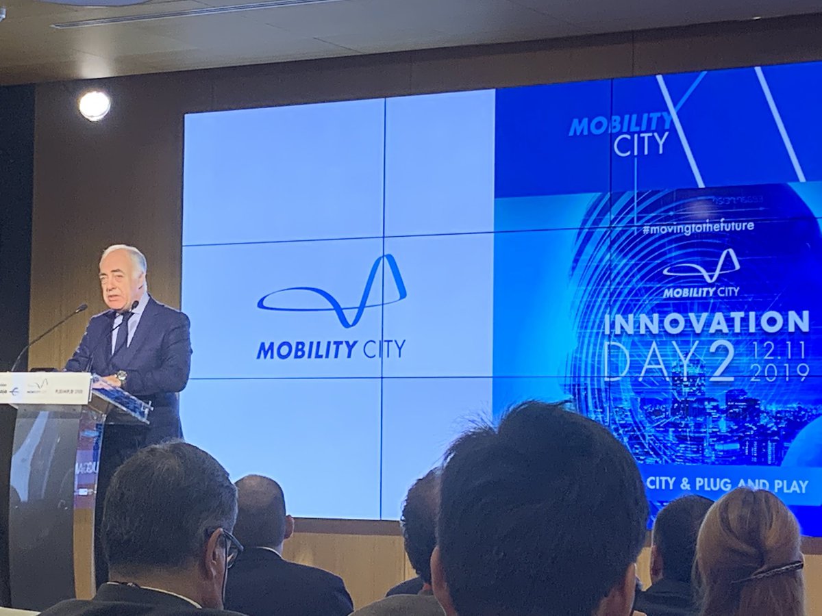 Ignacio_Alcalde's tweet photo. Con la bienvenida de José Luis Rodrigo Escrig se inicia el Innovation Day de @mobilitycity_ #movetothefuture @IbercajaSocial @PlugandPlayES https://t.co/mh6et1Cq93
