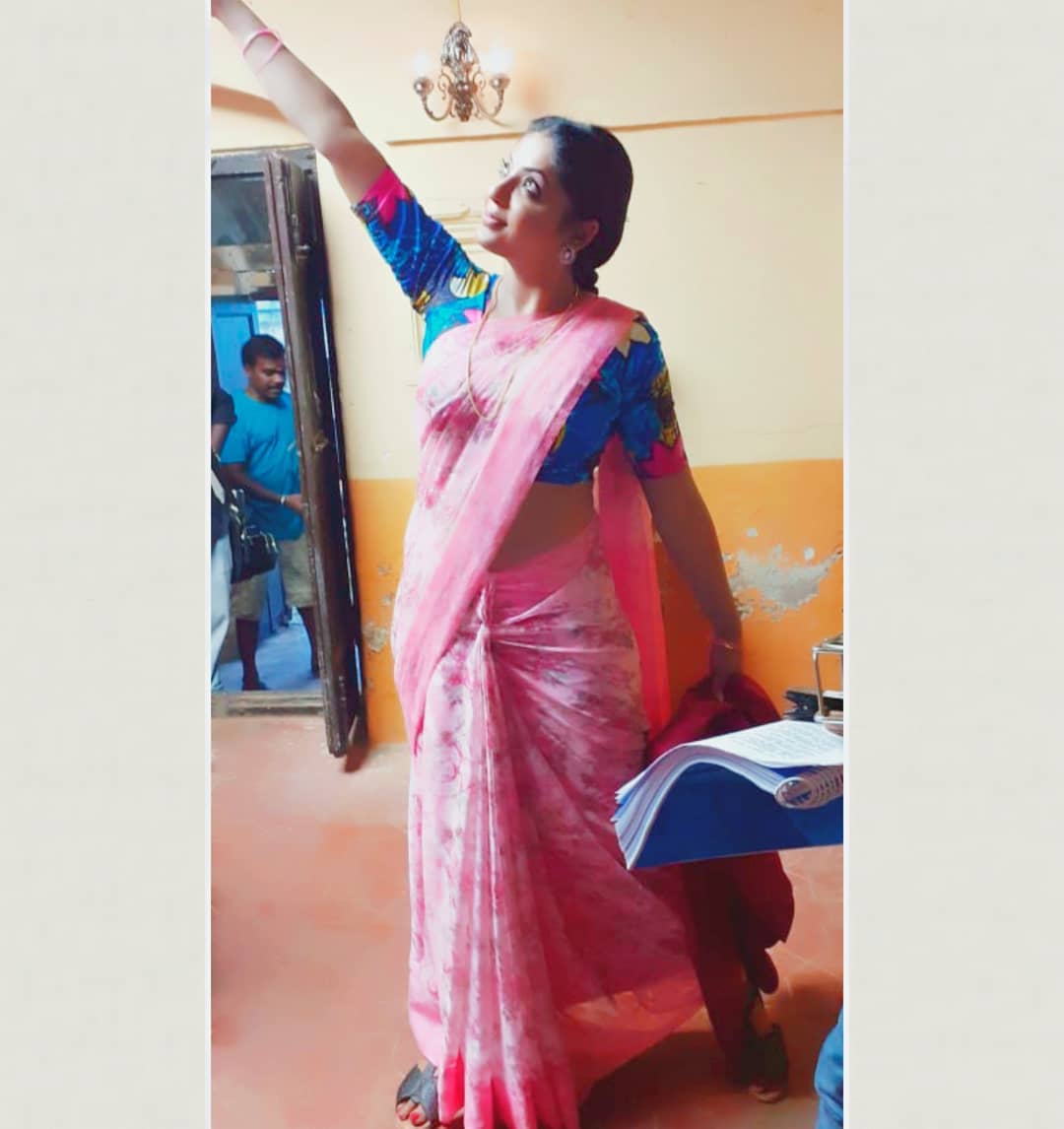 And then she reached the stars and made her dreams come true 😁 #workmode #goofyself #besimplebeyou #lifeisshortenjoyit #ifyoucandreamityoucandoit Pic courtesy #codirectoranand 😅😅😅