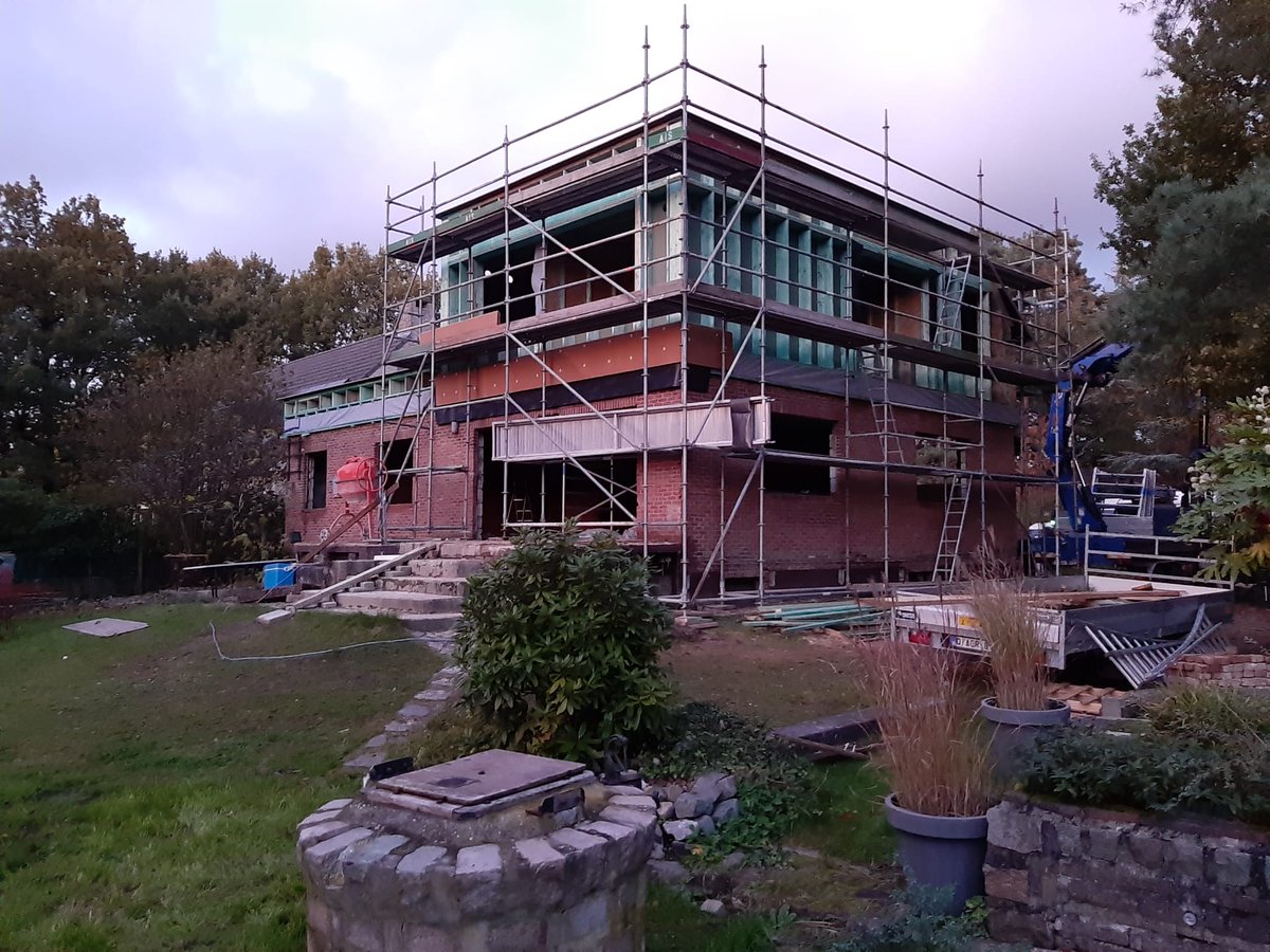 EconstructV's tweet image. 4 dagen gebouwd aan deze uitbreiding, een heuse metamorfose...De bouwheer enthousiast, wij blij!

Alweer een knap ontwerp en fijne samenwerking met architecte Deborah Leloup.

#houtskeletbouw #sintjobintgoor #knappeuitbreiding #totaalrenovatie