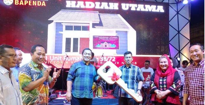 SemarangDaily's tweet photo. Gebyar Pajak Daerah Tingkatkan Pendapatan Asli Daerah https://t.co/n4T5OlhHXz https://t.co/otmzH9UD9H