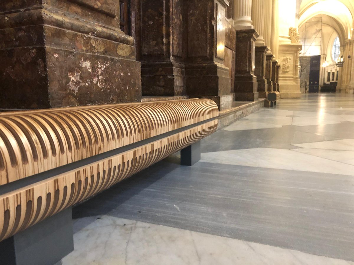 Ventiloconvectores en la Catedral de Burgos. Este modelo se ha fabricado expresamente para la catedral con el objetivo de integrarse en el entorno.