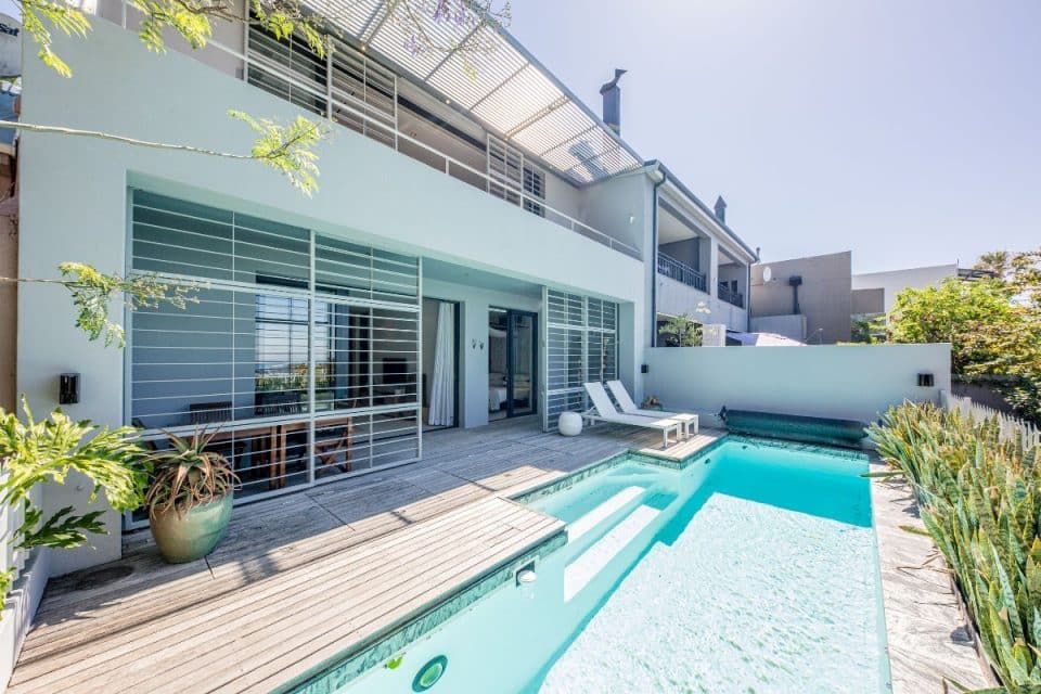 NEW PROPERTY : #LoaderVilla
Gorgeous 3 bedroom double storey villa with 2 pools in the heart of #DeWaterkant
Stay from R3,000 to R15,000 per night.
https://buff.ly/2rlxGQ6
#capetown #luxuryholiday #luxuryaccomodation #villa #holiday #travelgram #stay #travel #staywithnox