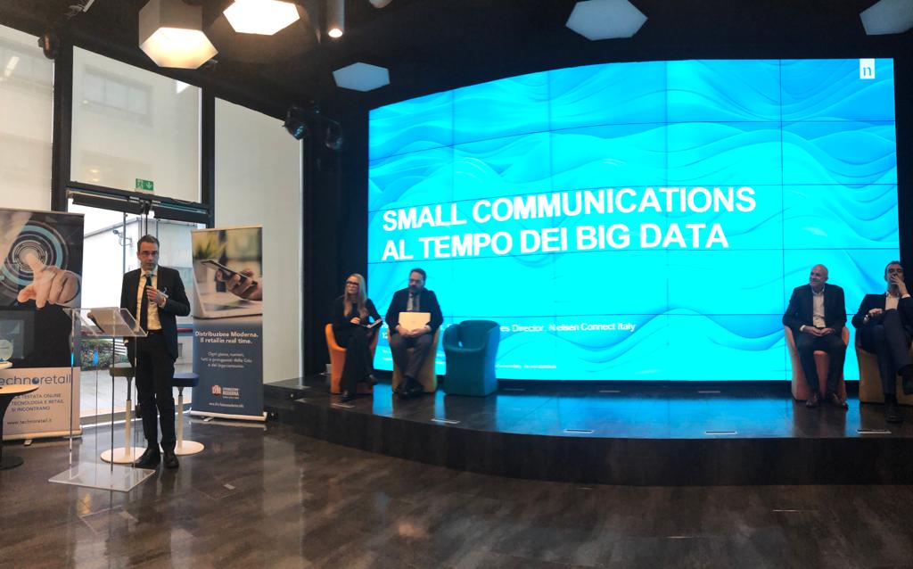 NielsenIQItaly's tweet photo. Oggi @decamillro dà qualche spunto d'azione ai player della comunicazione nel mondo del retail #FMCG alla cerimonia di premiazione degli EDM Awards 2019. cc @DM_newsOnline @DeloitteItalia https://t.co/63s4VXCLBJ