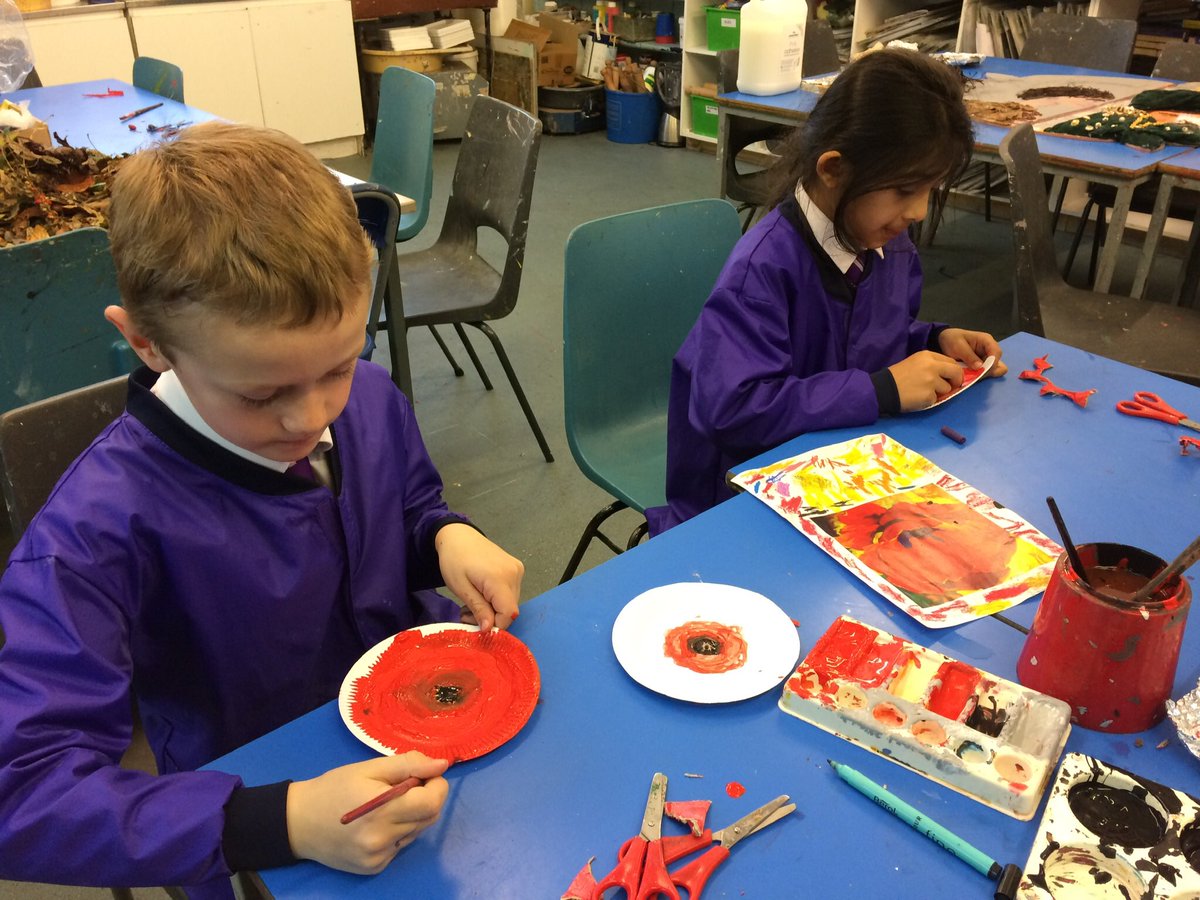 EPSArts's tweet image. The children have enjoyed making Poppies to remember the Fallen yesterday! @EdenhurstSchool #EPSachieve