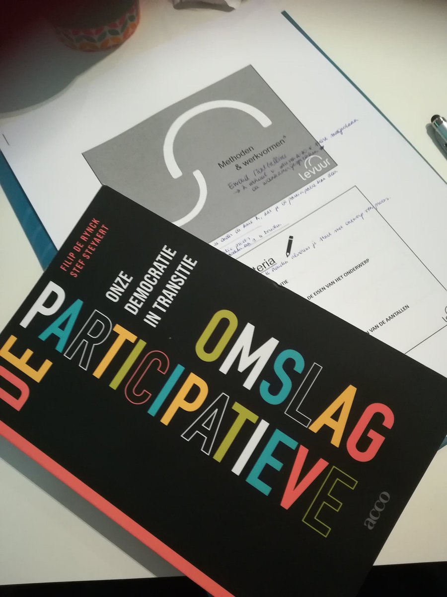 Kimvada's tweet photo. Even bladeren in #departicipatieveomslag van @stefsteyaert en #filipderynck als zijsprong tijdens onderdompeling in methoden en werkvormen door @levuur #tussenruimte #participatie #cocreatie https://t.co/x9n8o4eBs3
