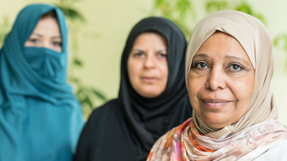 ‘Ethnic minority women face more barriers to seeing their GP’ New research from <a href="/healthscisurrey/">Health Sciences Surrey</a> in collaboration with @CancerPrev_KCL and <a href="/CR_UK/">Cancer Research UK</a> reports ow.ly/TuQT50x8xIS @Katriina01 @EmilyWi11iams <a href="/MCHealthSci/">Marianne Coleman</a>