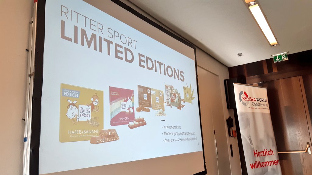 Zweiter Tag der SEO/SEA World. Im letzten Vortrag des Vormittags geht es um Schokolade und Gras.

Moderieren macht Spaß.

cc <a href="/GluecksGlukose/">Gianna</a> <a href="/RITTER_SPORT_DE/">RITTER SPORT DE</a>