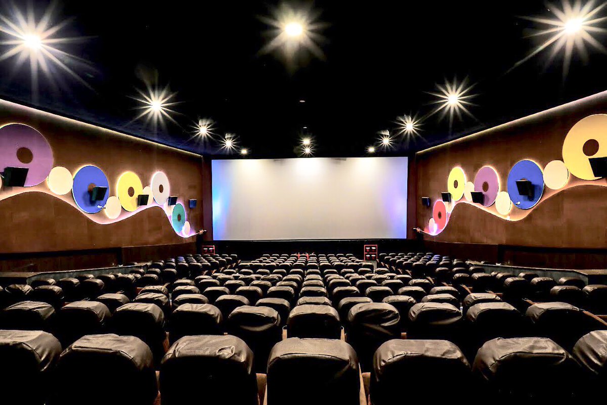 Alex_3597's tweet image. 10 Years♥️ 

I watched #Enthiran in #LakshmiNarayana at 3am Fans Show🤘
Now I watched Every Bigstar Movies #FansShow in @TPVMultiplex 💯

Andrum Indrum Endrum #NammaOoruNammaGethu #Alangulam