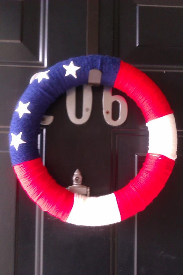 dleannad's tweet photo. If you're looking for a patriotic wreath for your front door, look no further.  This wreath is easy to make.  Find out how at https://t.co/W2HDOSrDVi 

#VeteransDay #patriotic #Merica #ProudToBeAnAmerican #wreath #tutorial https://t.co/fYk3c07WuF