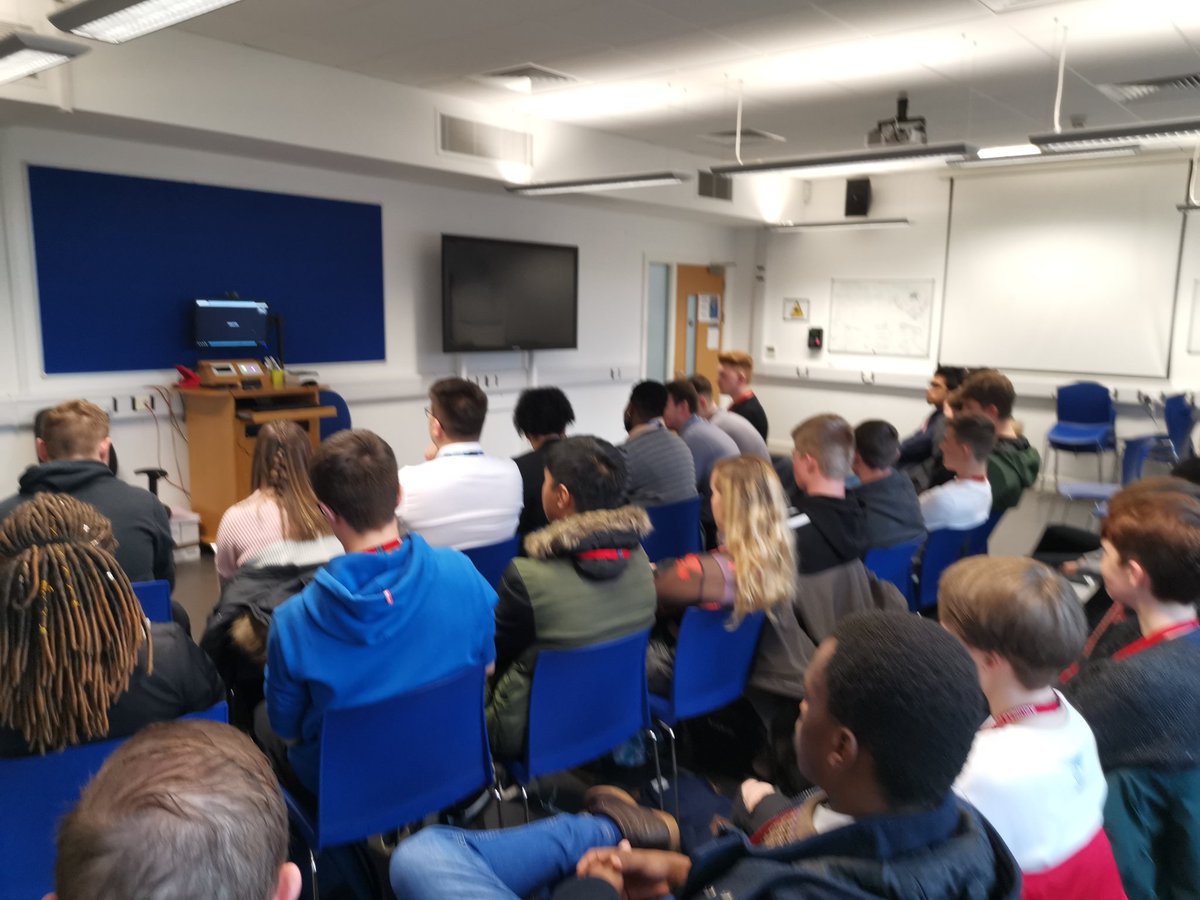 Aquinascareers's tweet image. Going live soon... @LearnLiveUK @balfourbeatty #DiversityInEngineering