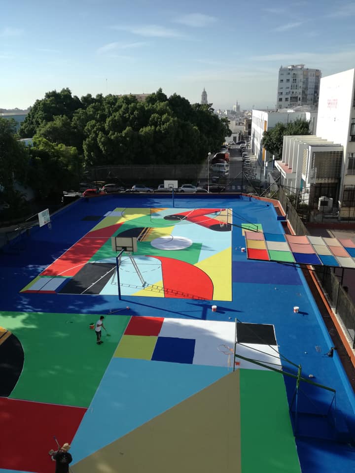 iescanovas's tweet photo. Este viernes, a las 12:00, en el #momentsfestival  de la Escuela de Arte de San Telmo, Adrián Velasco y Alex Argüelles presentan el documental sobre la obra de arte que #Murone, con ayuda de nuestro alumnado, ha llevado a cabo sobre las pistas de deporte @educacionenmlg @EducaAnd https://t.co/IPZuz9Pu6x