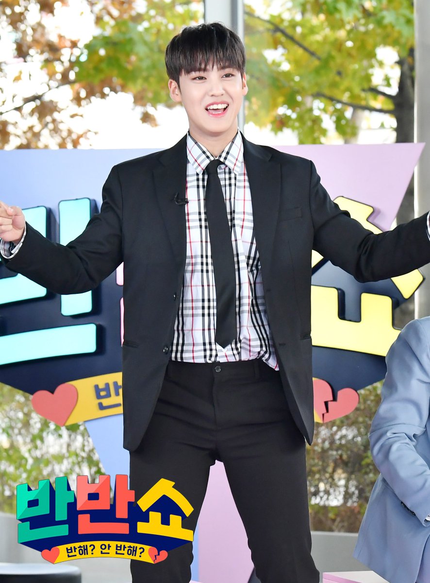SBSMTVBANBAN's tweet photo. #비오브유_국헌유빈_새로운출발을_응원해 #BOfYou

#반반쇼 막내는 이제 비오브유의 송유빈!
유빈이의 새로운 출발을 축하해!
유빈이도, 국헌이도 꽃길만 걷자 ❤

#장성규 #최병찬 #송유빈 https://t.co/TrWC6wSuQC