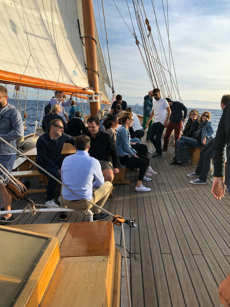 En septembre dernier, nous avons organisé une sortie en mer pour les équipes de direction de <a href="/thalesgroup/">Thales Group</a> ! Ils ont pu s'initier à la voile, se baigner et prendre l'apéro avant de dîner dans une calanque 😋⛵️#event #incentive #marseille