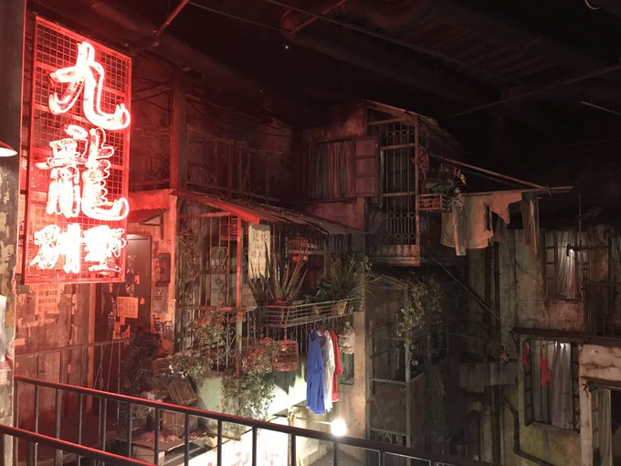 閉店する前に一度見に行ってみたかったのでウェアハウス川崎の電脳九龍城に行ってみました
すごいすごいすごい特にトイレがすごい怖い 