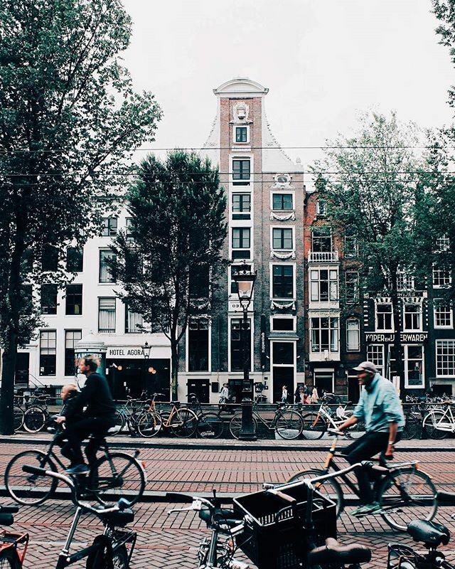 Hotel2Stay's tweet photo. Be it summer, winter, spring, or autumn, Amsterdam is just as dreamy and lovely as always! 💕🚲
.
.
.
📸 Awesome capture taken by @la_nazrin 🙏 https://t.co/hgwTbhlN7q https://t.co/2QOMoJC7CE
