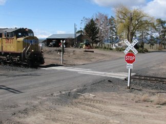 Passive #RailRoadCrossings don’t have flashing lights, gates and bells. So be extra careful approaching them. Be prepared to stop, look both ways, and listen. #StopTrackTragedies