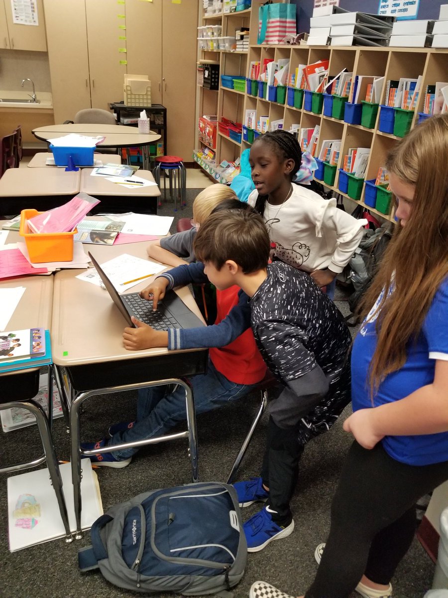 WillLine4's tweet photo. Jack learners engaged in #depthandcomplexity Learning about technologies inspired by nature looking for facts and key details. @SarahCureton1 @BSShelby @beth_sizemore3 #leadlikeapatriot https://t.co/K4q3sr3bpT