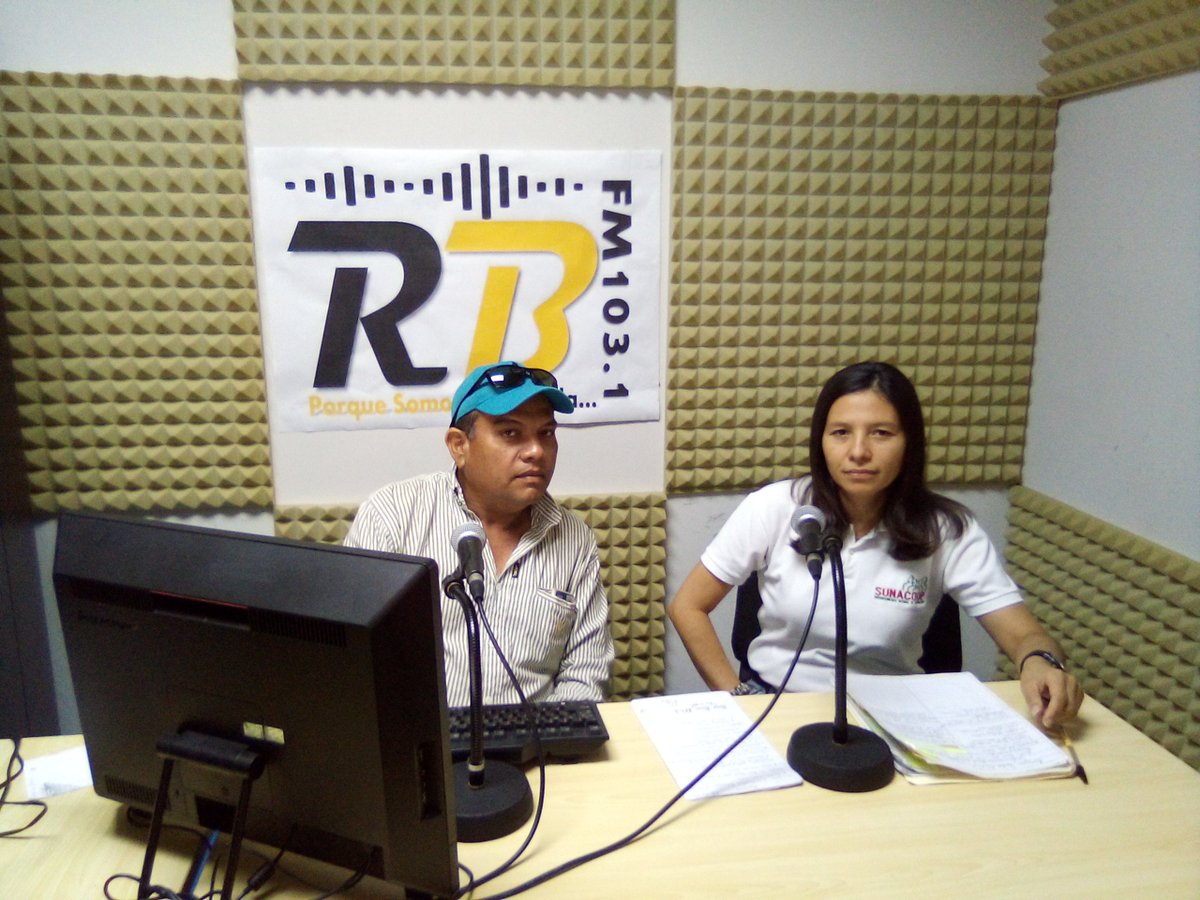 YContreras04's tweet photo. #11Nov| 📢 Entrevista: en #Valera edo. Trujillo en la 📻 Radio Base Paz y Vida 103.1FM de la @gbmpvalera, participamos 🎙️ en el programa "Criptoeconomía Global y el Petro" conducido por el Licdo. Marcos Andara, para dar a conocer los objetivos estratégicos de la @sunacoop_ven https://t.co/xre8H0xcjK