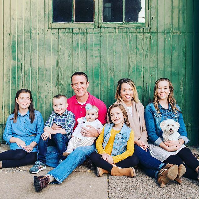alyssabjacob's tweet photo. Fall family pics in the books! I’m secretly sweating from kid stress with our 5 year old but hoping I look calm, cool and collected!The amazing @laikynjanephotography deserves an award for getting him to cooperate! She’s amazing!!! Even our puppy @bailey… https://t.co/Wy7Ifn9JyY https://t.co/tYjiXfvwsO