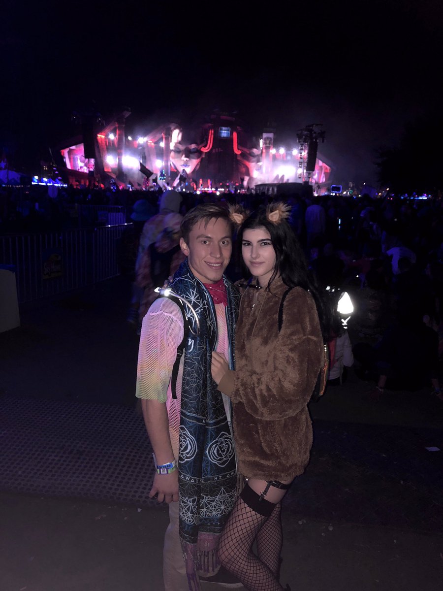 notsamhall's tweet photo. EDCO 2019 (i refuse to surrender to ig’s shitty crop format) https://t.co/qAdvnfJRuD