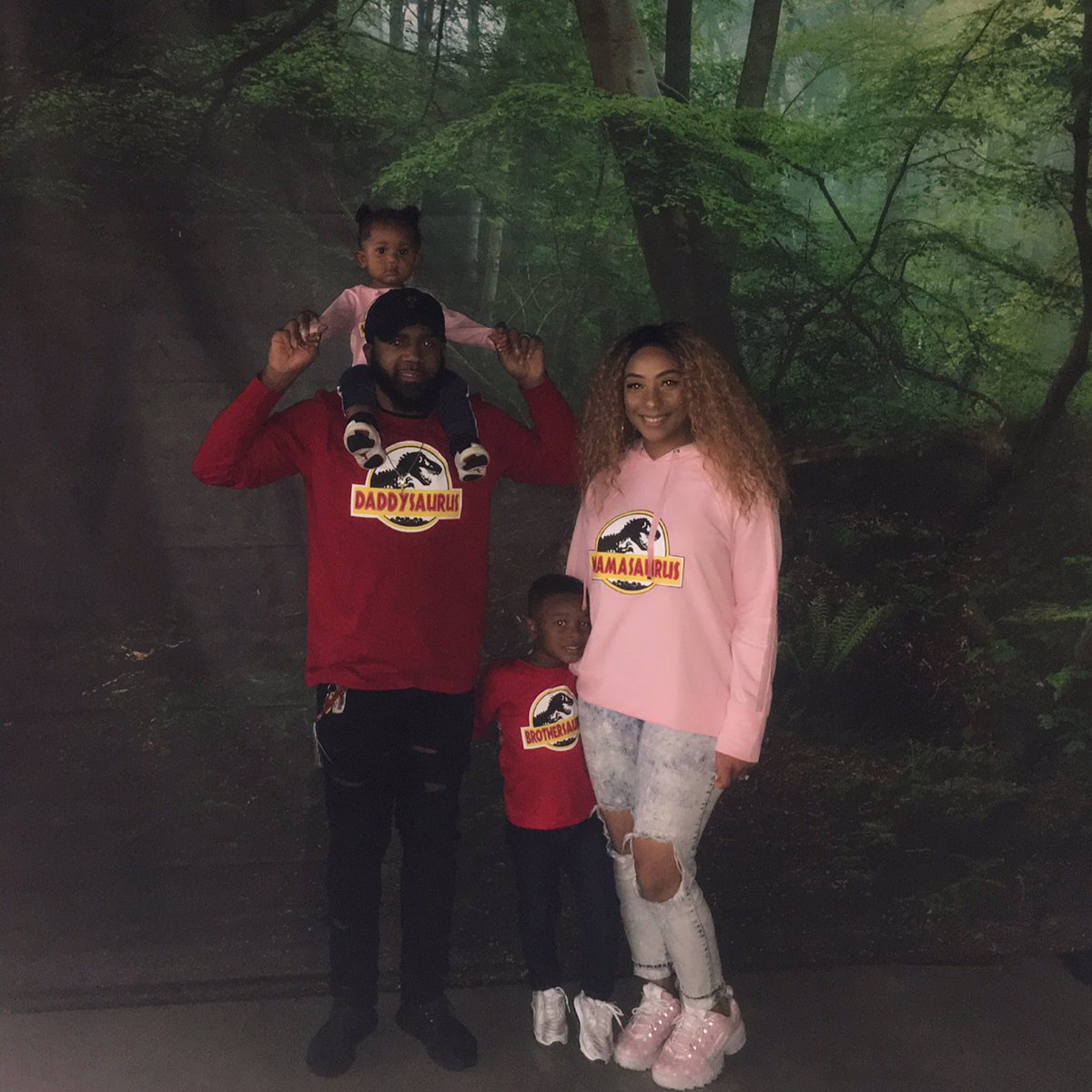 KadizahCaligone's tweet photo. Jurassic World 2019 🦖🦕   

Shirt: @CheezyMcFleezy 

#Mamasaurus #Daddysaurus #Brothersaurus #Sistersaurus #👨‍👩‍👧‍👦 #CaligoneFamily @CaligoneIV https://t.co/Bp9DaYKdgF