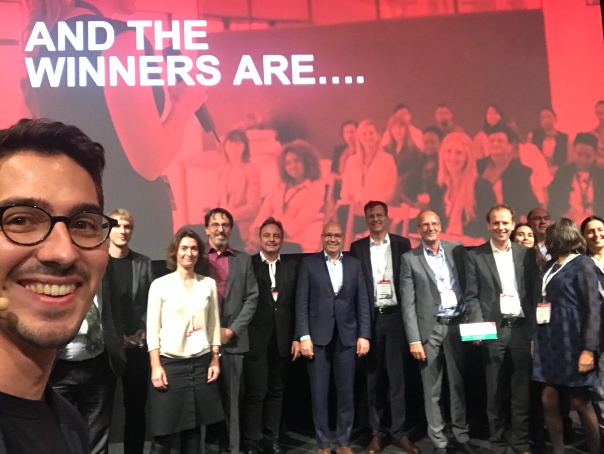 Labiotech_eu's tweet photo. Thank you to the 10 amazing teams who entered the final pitch contest with their brilliant ideas! ! You're awesome! Thank you also to @JNJInnovation and @EBDgroup. It was a great pleasure to host the #StartupSlam with you! 💐 #BIOEurope #selfiepro https://t.co/TQj5K1eQ04