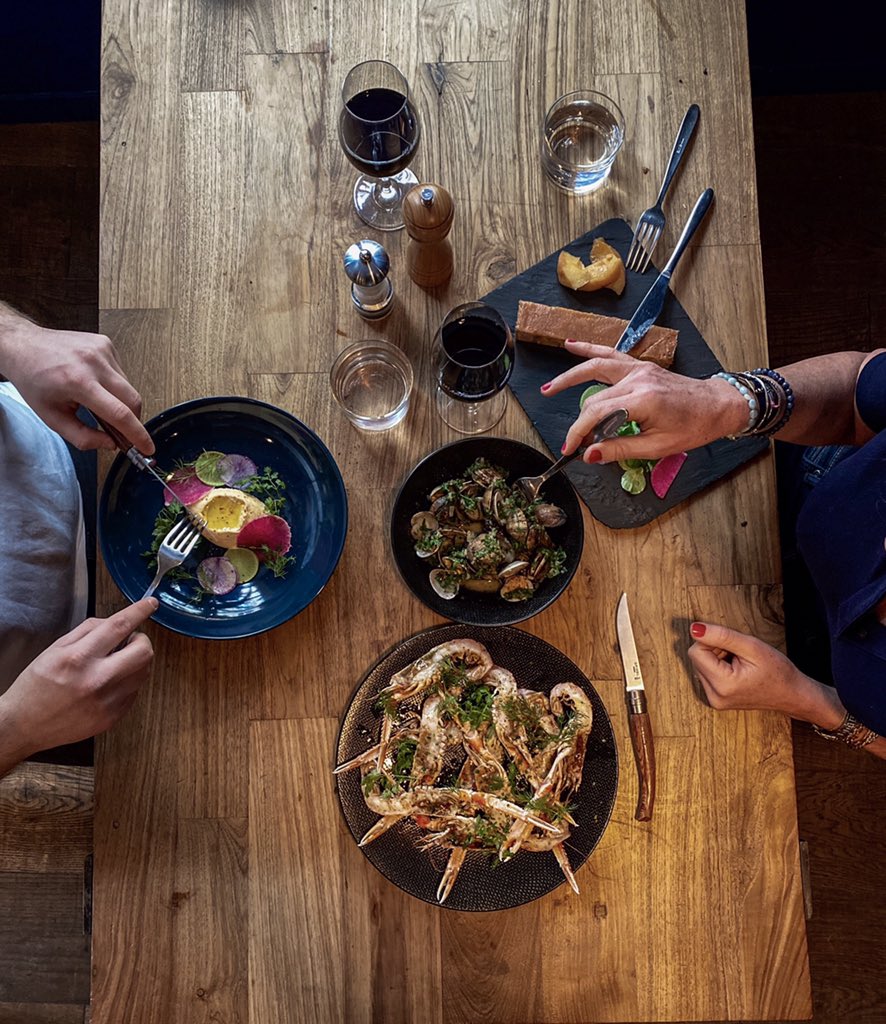 BocquetCaroline's tweet photo. Tournage et shooting avec les #artizans  #creativeagency #publicité #agence #gastronomie #digital #film #restaurant #commeunpoissondansleau #food #cuisine #communication https://t.co/yozgGA6wuP