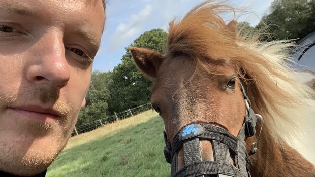 .<a href="/friend_london/">FRIEND</a> signs director #JakeDypka

shots.net/news/view/frie…