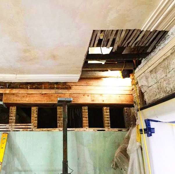 boveyconstruct's tweet image. Grade 1 listed structural truss repair made with laminated bolted and glued timber sections. Our master craftsman carpenter and Site Manager Greg is at work at Port Eliot House. Please note the @ricssurveyors conservations seminar at Port Eliot House has… ift.tt/2KuuyIv