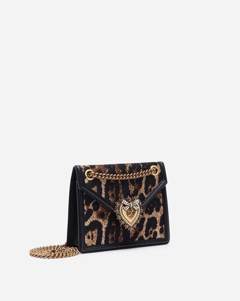 BSpinozzi's tweet photo. ❤D&amp;G❤ So glam beige, gold and leo!
#DGEleganza #DGFattoAMano #DGSartoria #DGGirlFW20 #DGWomenFW20 #DGShoes #DGDevotionBag #DGLeo #DGBijoux #DGStyle #DolceGabbana @dolcegabbana #DolceGabbanaCommunity #DomenicoDolce #StefanoGabbana 
https://t.co/LfvITIDJ12
https://t.co/UrdQnbKw0h https://t.co/IoaPNlrErB