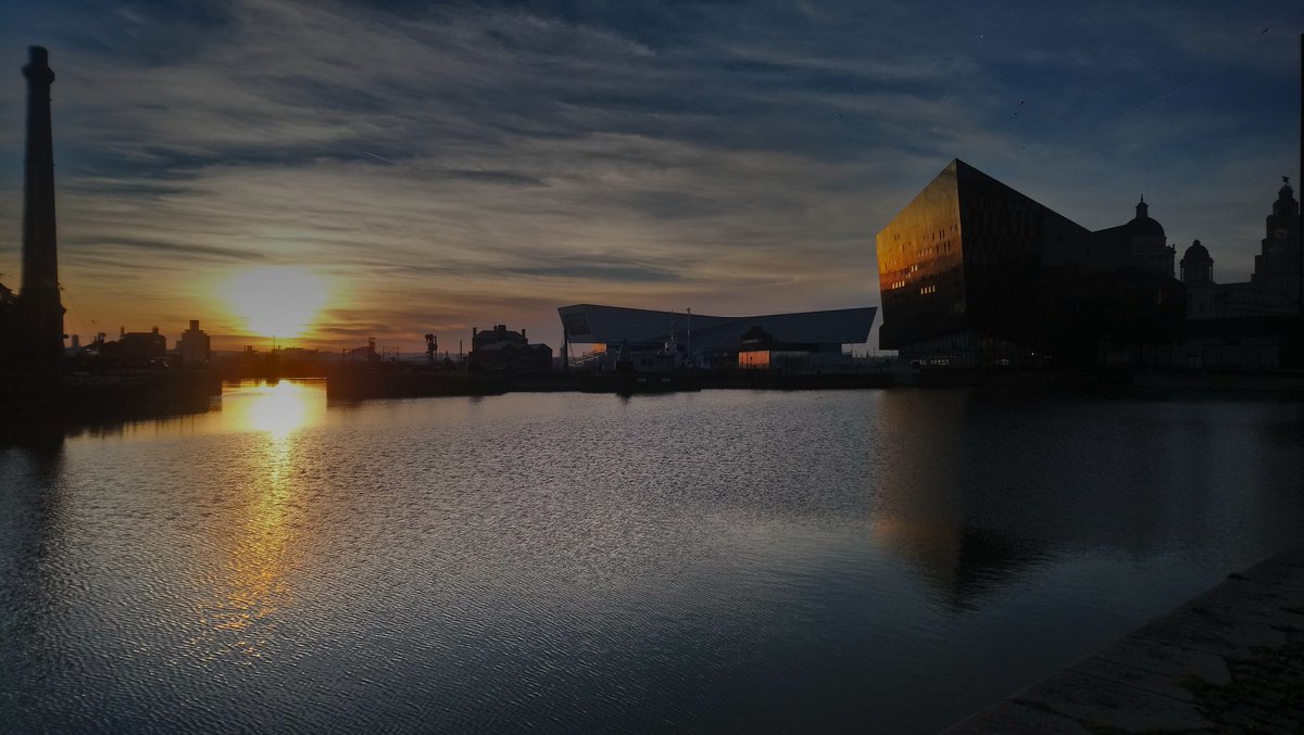 DaveThePapLpool's tweet photo. Sundown in the city of dreams.   @VisitLiverpool  @ExploreLpool @SleepEatLoveLiv  @CruiseLpool  @PeelLivWaters  @LivLocs #Liverpool  #TravelTuesday  #sunset #stayliverpool  #enjoylife https://t.co/HHcpy24rbi