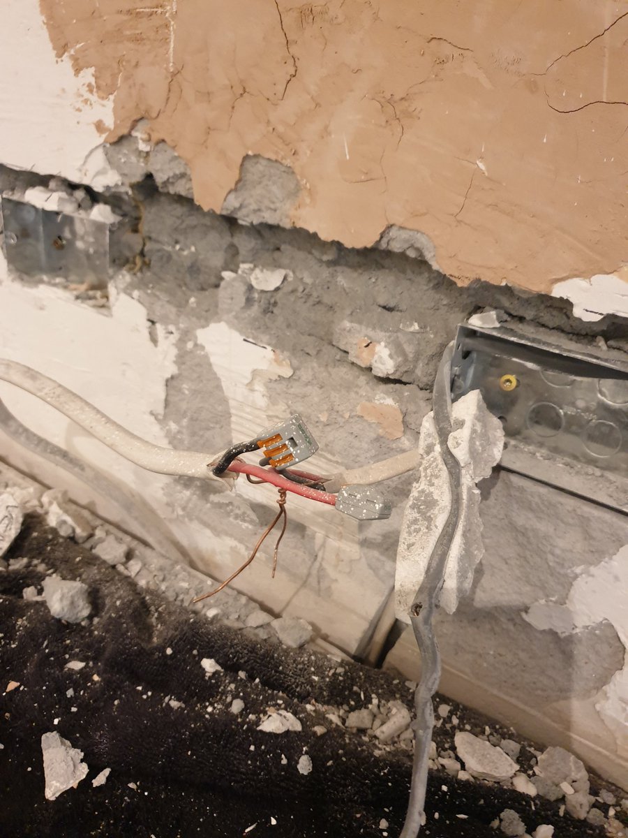 Lbgelectrical's tweet photo. Annoys me how people think they can leave wiring like this behind finished walls and think ot acceptable https://t.co/esmKCWZsLT
