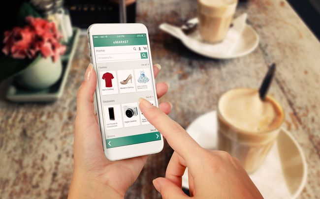 OpenfieldLive's tweet photo. #mCommerce : 57% des consommateurs français utilisent leur mobile pour acheter en ligne
Un consommateur français sur deux évite de payer sur mobile pour des raisons de sécurité 
@frenchweb
https://t.co/arx5WIEtro https://t.co/gHIgUDpRfp https://t.co/qDPNIFhlQ0