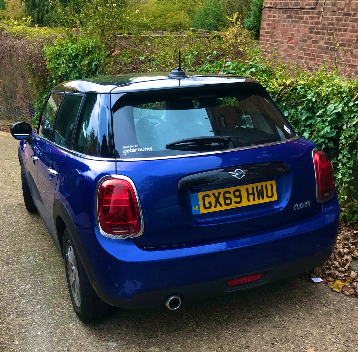 Please <a href="/GetaroundUK/">Getaround UK</a> - why are you using my cul-de-sac as a car park for your cars? It’s been weeks 🙁 blocking residents.