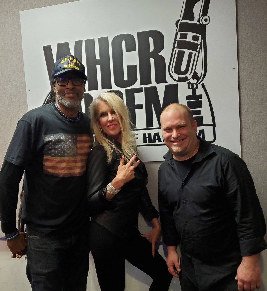 KimCameronMusic's tweet photo. Amazingly fun day on air.  #djsoul was so 😎.  📻🎙#radio #djhalo #carpemusicam #kimcameron #newyork #tour #travel #harlem #edm #housemusic #nowplaying https://t.co/lxhHIRdNua