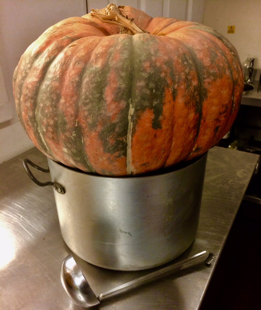 FareShareGM's tweet image. Oh dear the #volunteers soup has been a bit delayed! Big thanks to @QuarryBankNT #pumpkinproblems #niceproblemtohave